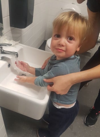 child practicing good hand washing hygiene