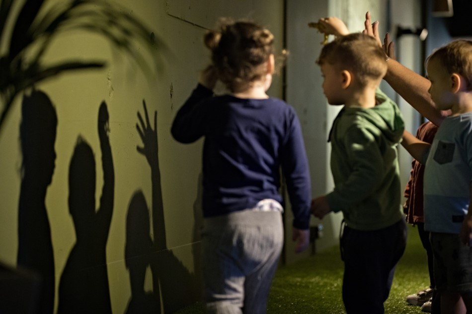 Guardian Marsfield children playing with shadows in learning experience found on digital resources