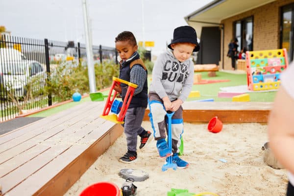 two-little-boys-playing-in-sandpit-600x400